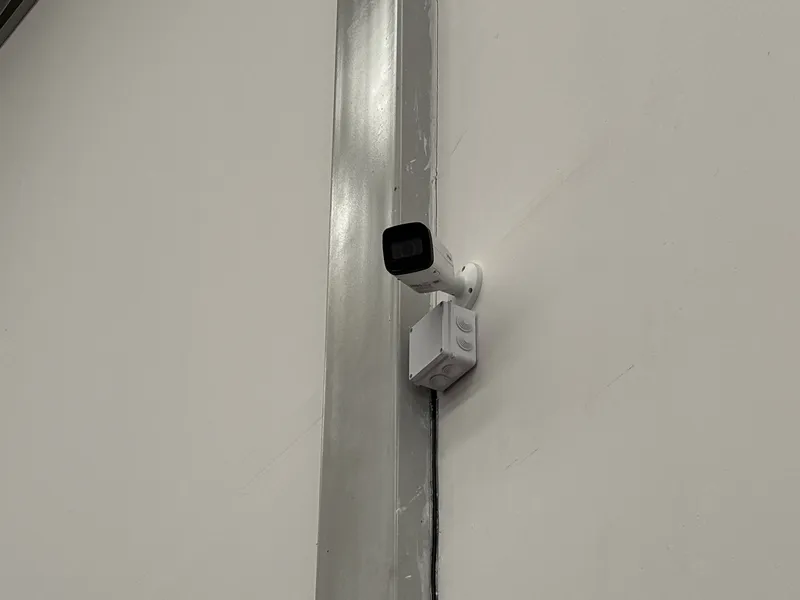 Cámara seguridad perimetral nave industrial Juriquilla