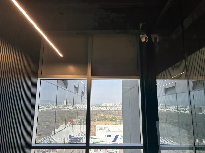 Instalación cámara seguridad oficina Juriquilla JARVIZ