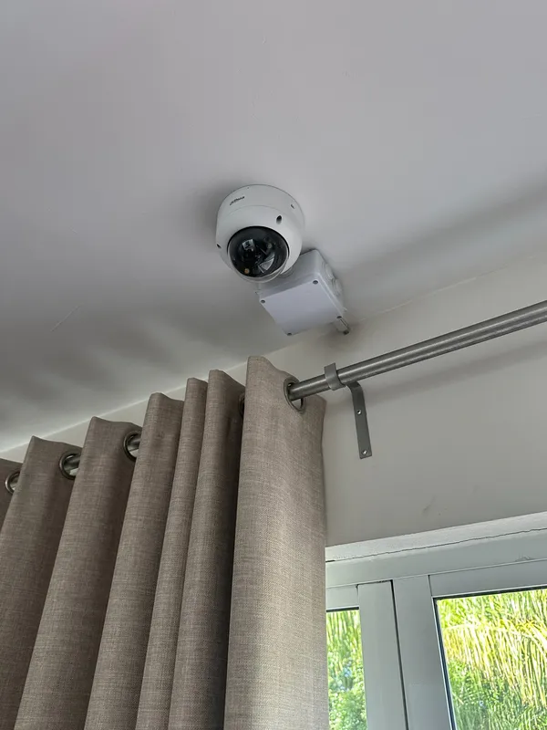 Cámara domo videovigilancia residencia premium Juriquilla