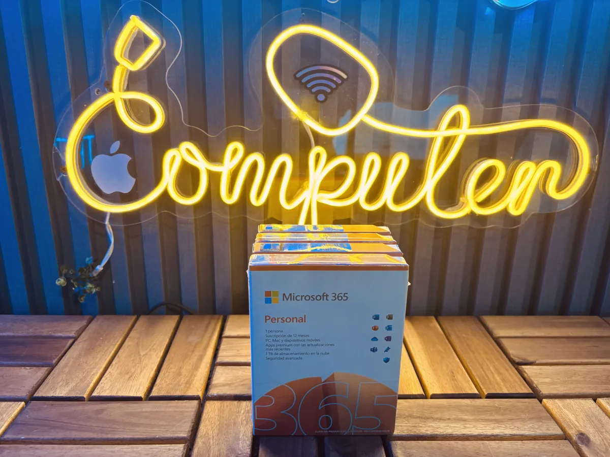 Cajas de suscripción de Office apiladas